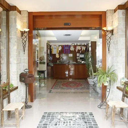 Hotel Tetto Delle Marche - Ristorante Dei Conti 3*